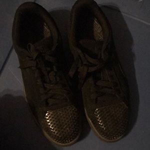 Black spike hard toe Pumas jell bottoms